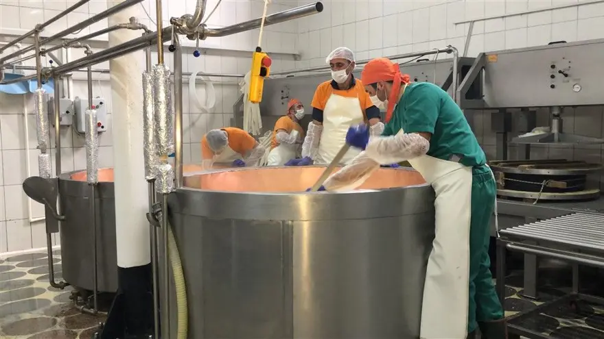 Kars'ta dünyaca ünlü gravyer peynirinin üretimine başlandı 21