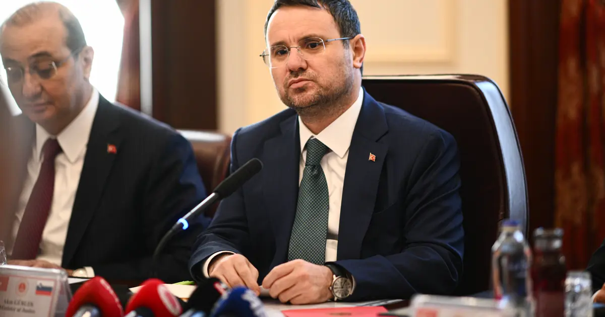 Kimlikle sosyal medya dönemi. Bakan Gürlek: Biri yorum yapacaksa kimliği belli olacak