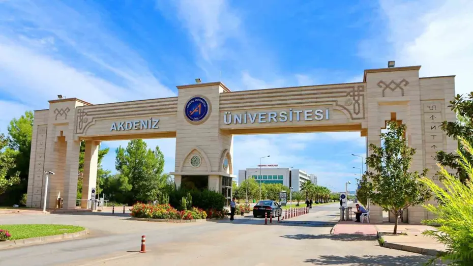 Akdeniz Üniversitesi Hastanesi'nde akılalmaz borsa vurgunu. Ünlü cerrahları bile dolandırıp sırra kadem bastı