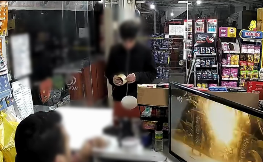 Fatih'te kan donduran eşleri güçbalığı. "Doğum günü kutlayacağız" diyerek aldıkları koli bandıyla işkence yaptılar! 