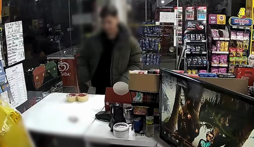 Fatih'te kan donduran eşleri güçbalığı. "Doğum günü kutlayacağız" diyerek aldıkları koli bandıyla işkence yaptılar! 1