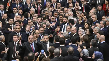 Meclis'te yemin kavgası. CHP'li Emir: Yemin tutanaklara geçmemiştir, geçersizdir