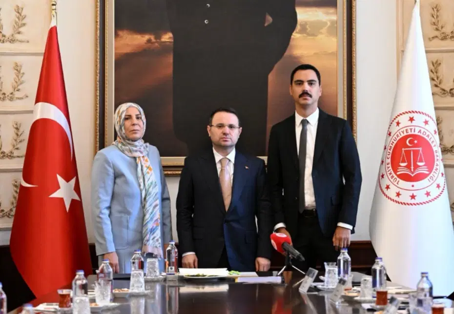 Adalet Bakanı Gürlek, Muhsin Yazıcıoğlu'nun ailesiyle görüştü