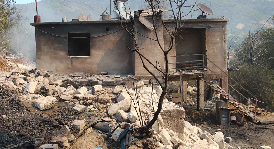 40 EV TAHLİYE EDİLDİ, 7 EV YANDI 8