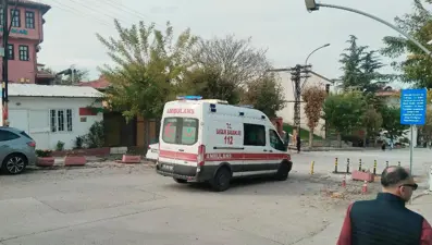 Eskişehir Odunpazarı’nda ambulansa demir duba engeli