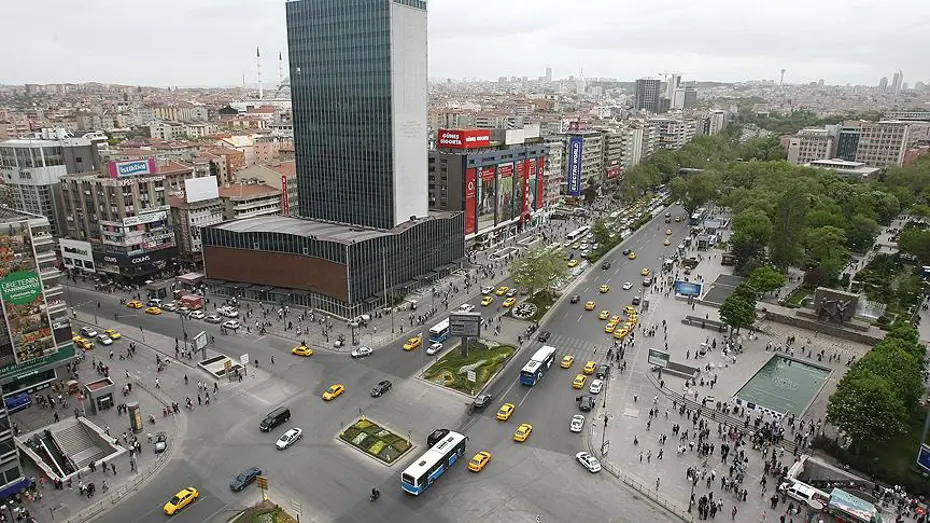 NATO zirvesi öncesi Ankara'nın mazgalları sosyal medyada gündem oldu