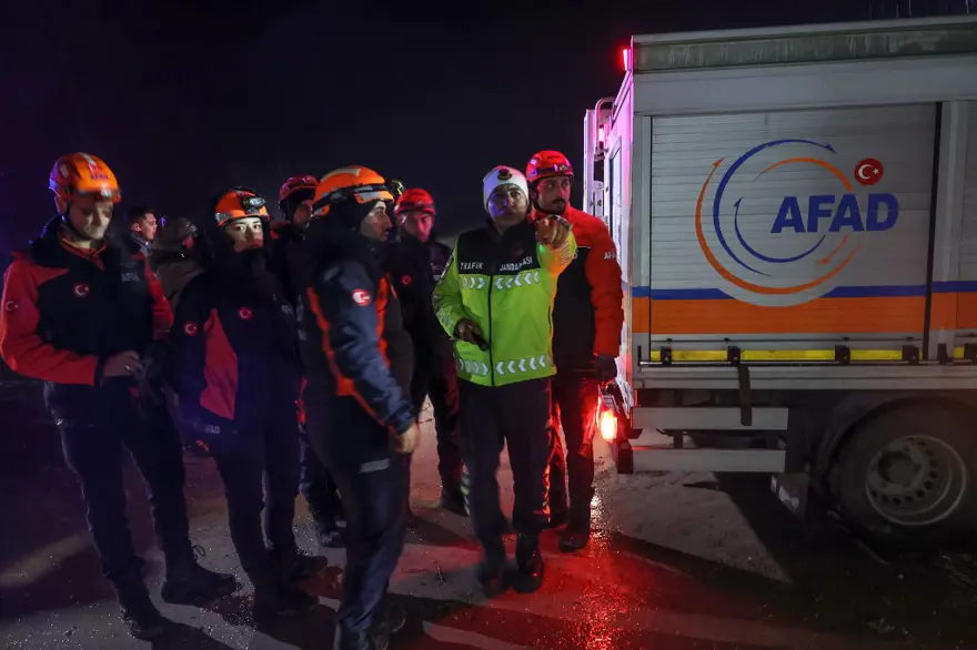 UÇAK İÇİNDE YANGIN EMARESİ YOK" 3