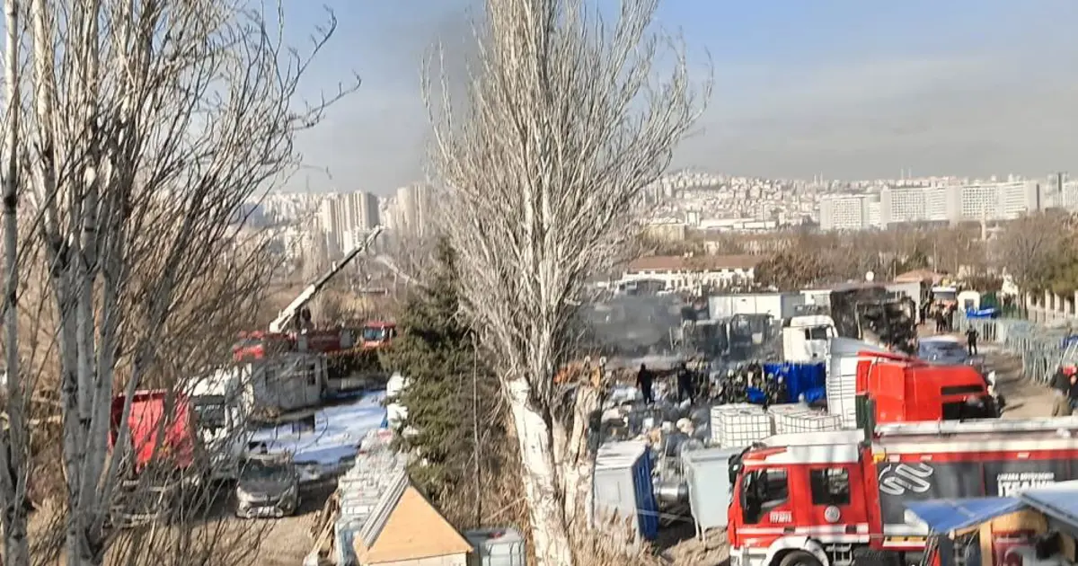 Yediemin otoparkında alkol yüklü TIR'lar alev alev yanıyor