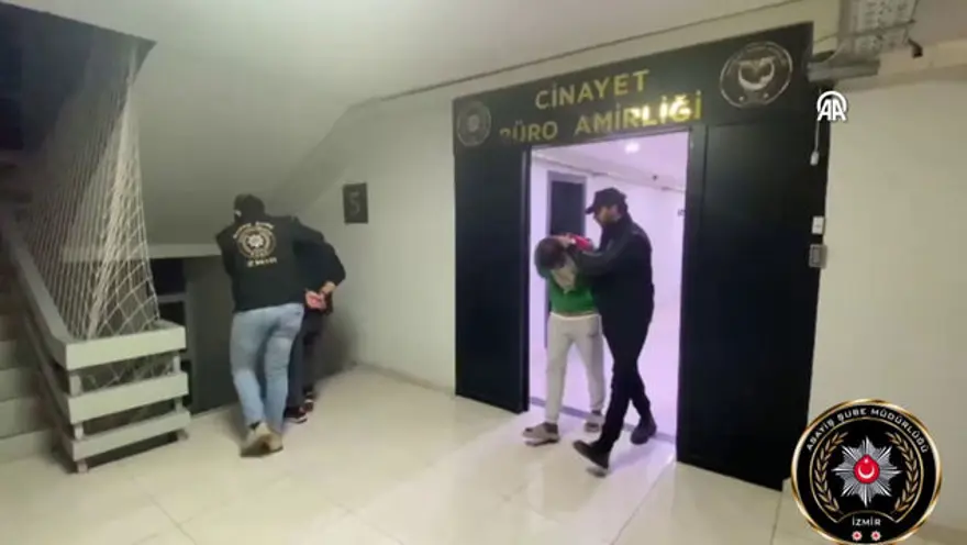 
İKİ OĞLU DA TUTUKLANDI 2