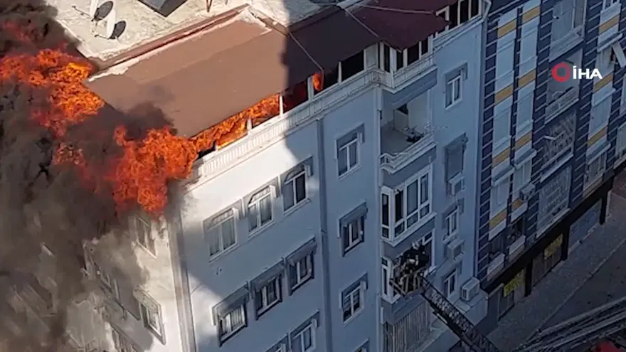 Terasta can pazarı: Ölümle burun buruna geldiler, itfaiye son anda yetişti 3