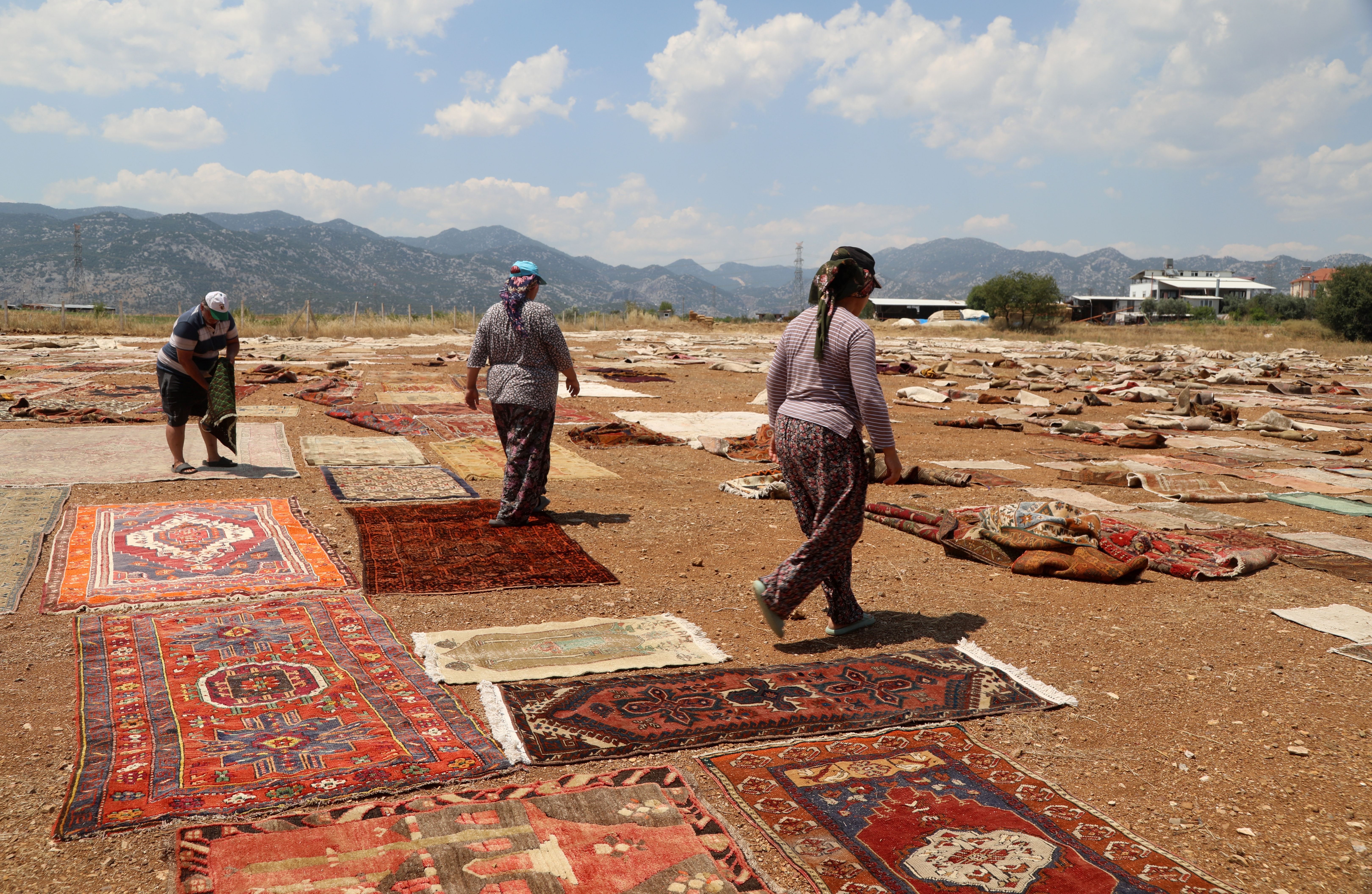 Antalya'dan dünya evlerine. Atmaya kıyamadılar, yurt dışına satmaya başladılar