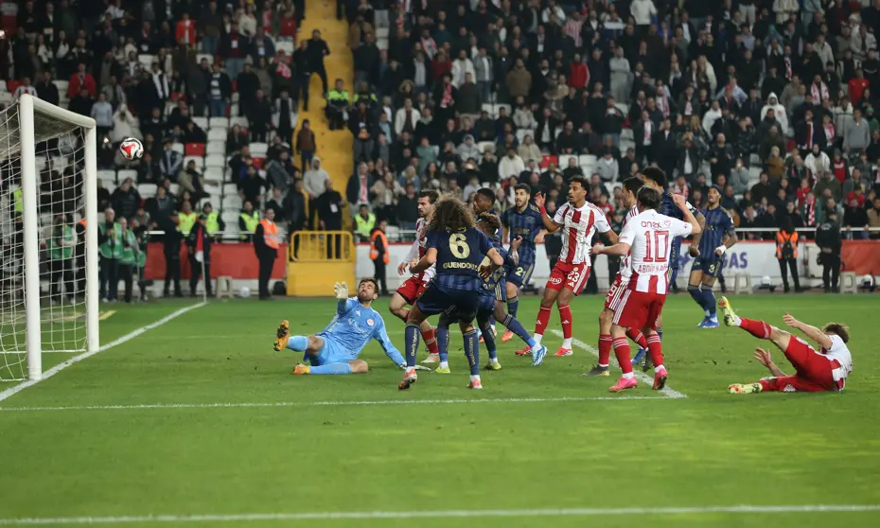 "Düdükler kimin için çalıyor" Spor yazarları Fenerbahçe'yi değerlendirdi 4 "Düdükler kimin için çalıyor" Spor yazarları Fenerbahçe'yi değerlendirdi 4