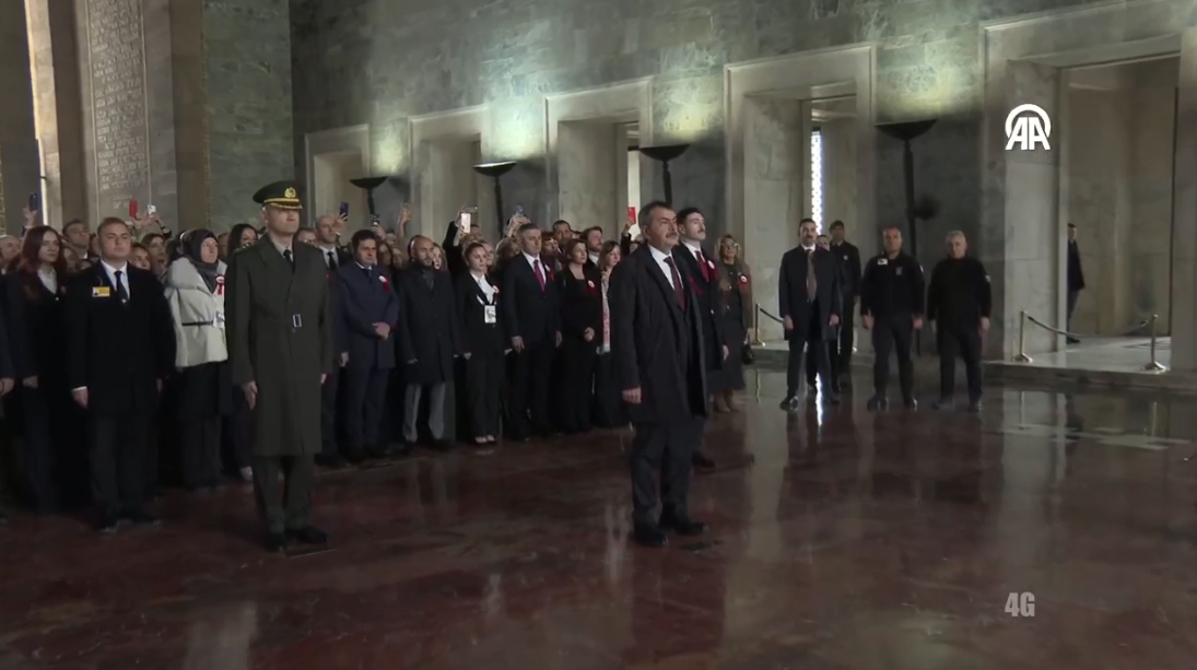 Bakan Tekin ve 81 ilden gelen öğretmenler Ata'nın huzurunda