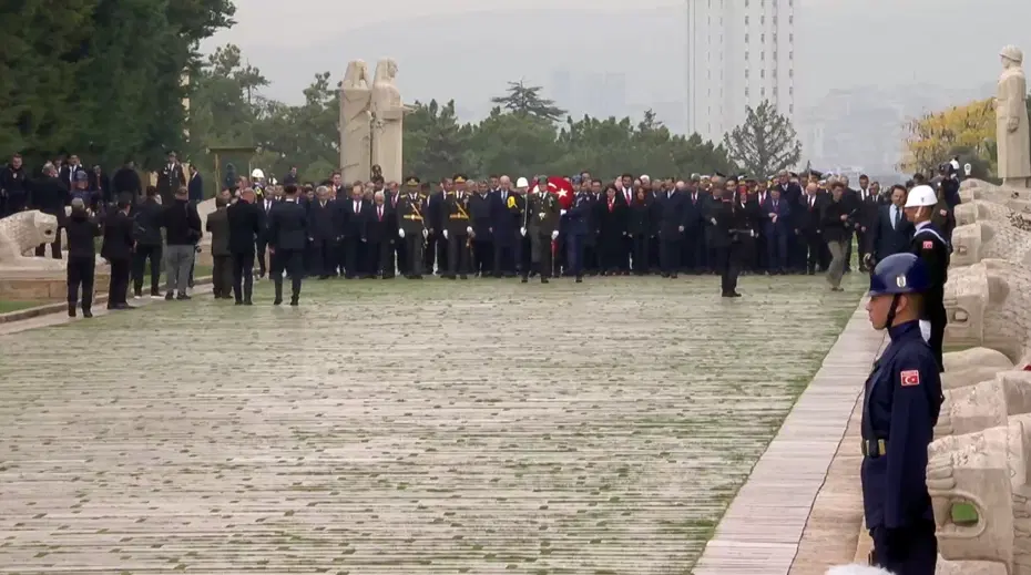 Cumhuriyet 103 yaşında. Devlet erkanı Ata'nın huzurunda