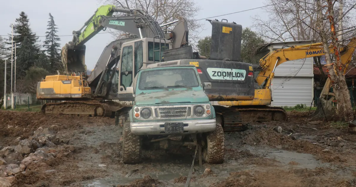 Fıkra gibi olay altı gün sürdü. Kurtarmaya gelen kurtarıcılar da kurtarılmayı bekledi