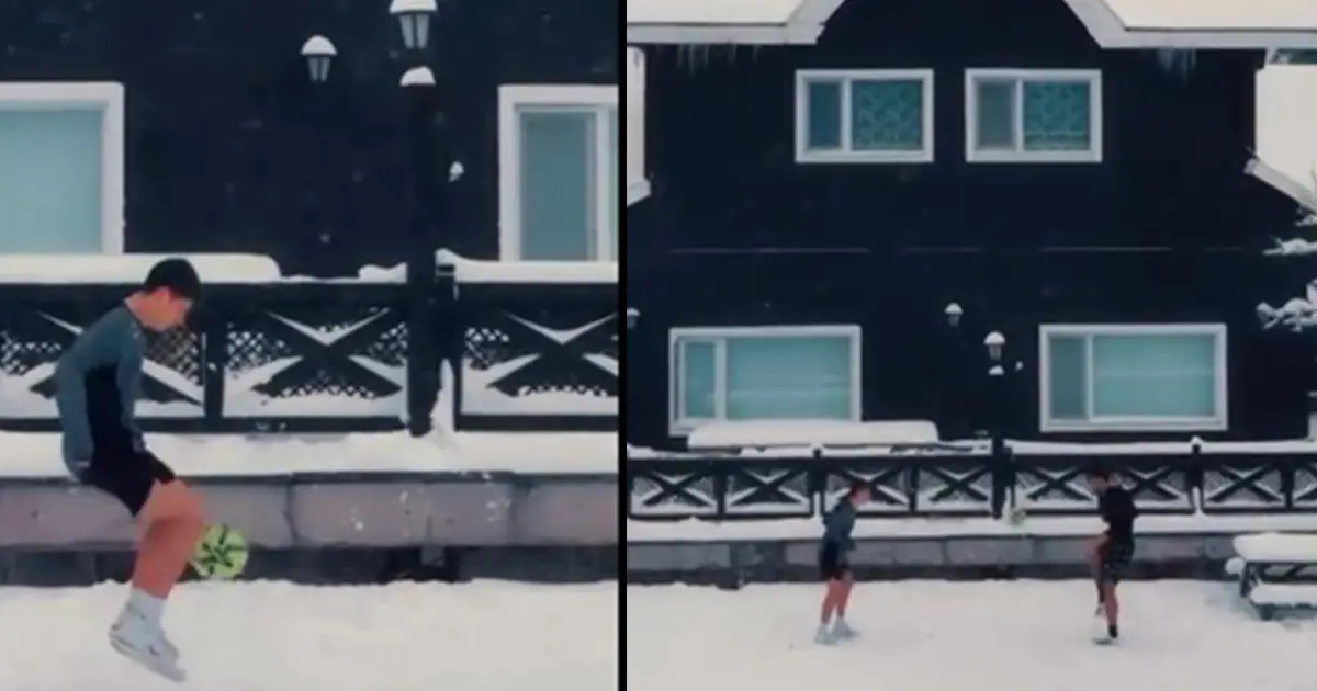 Arda Güler'den memleket ziyareti. Kar altında top oynadı