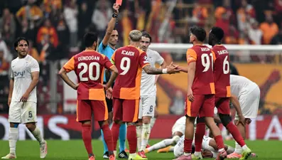 İlk maçında kırmızı kart gördü, 36 dakikada atıldı