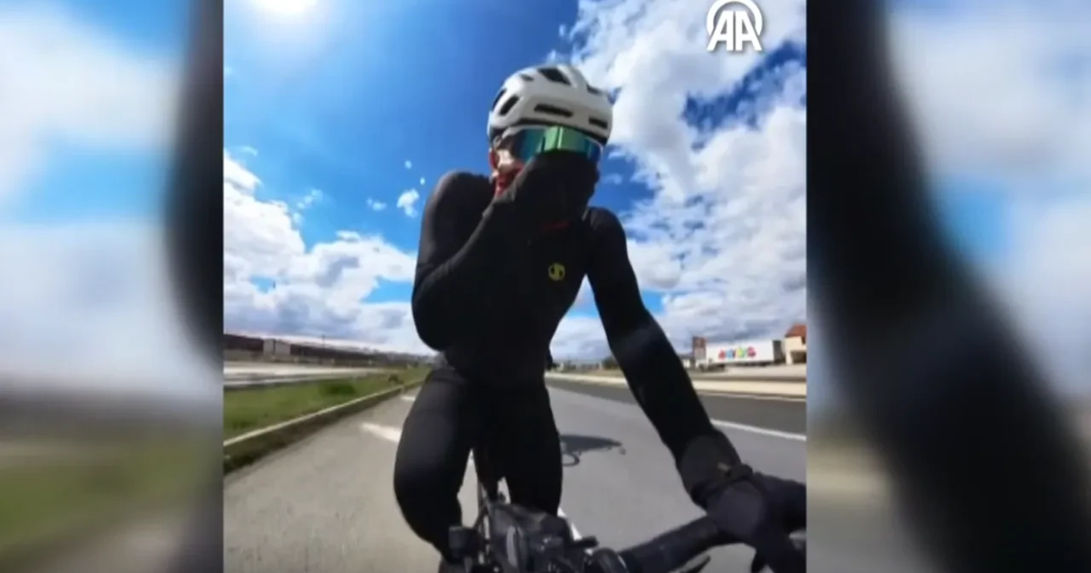 Bisiklet süren öğretmenlere arılar saldırdı