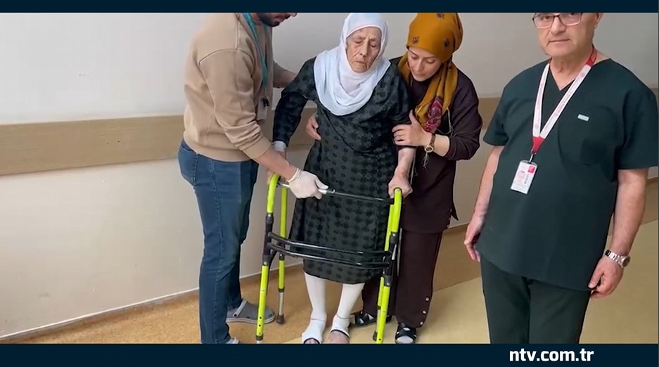 107 yaşındaki Fatma Nine kalçasını kırdı, iki gün içinde ayağa kalktı