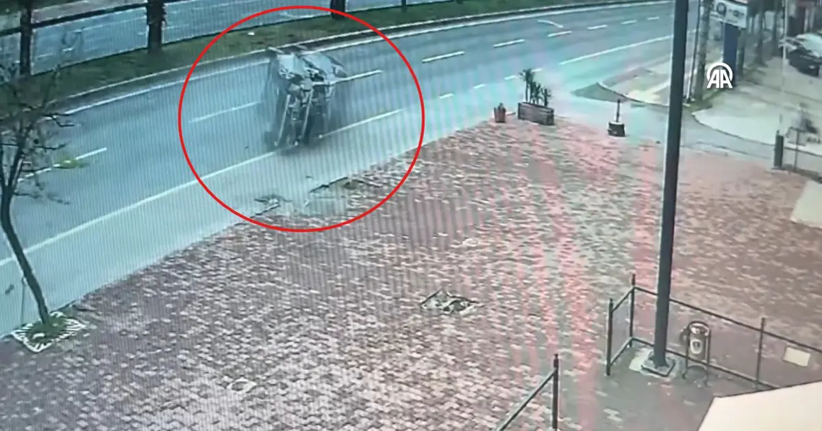 2 kişinin yaralandığı korkunç kaza güvenlik kamerasında!