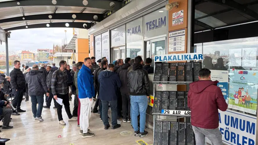 "ÇOK KALABALIK VE ÇOK SIRA VAR" 1