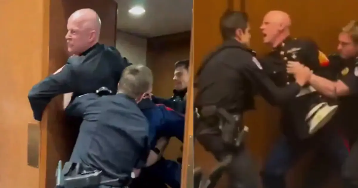 Polis, Kongre'de Trump'ı protesto eden eski askerin kolunu kırdı