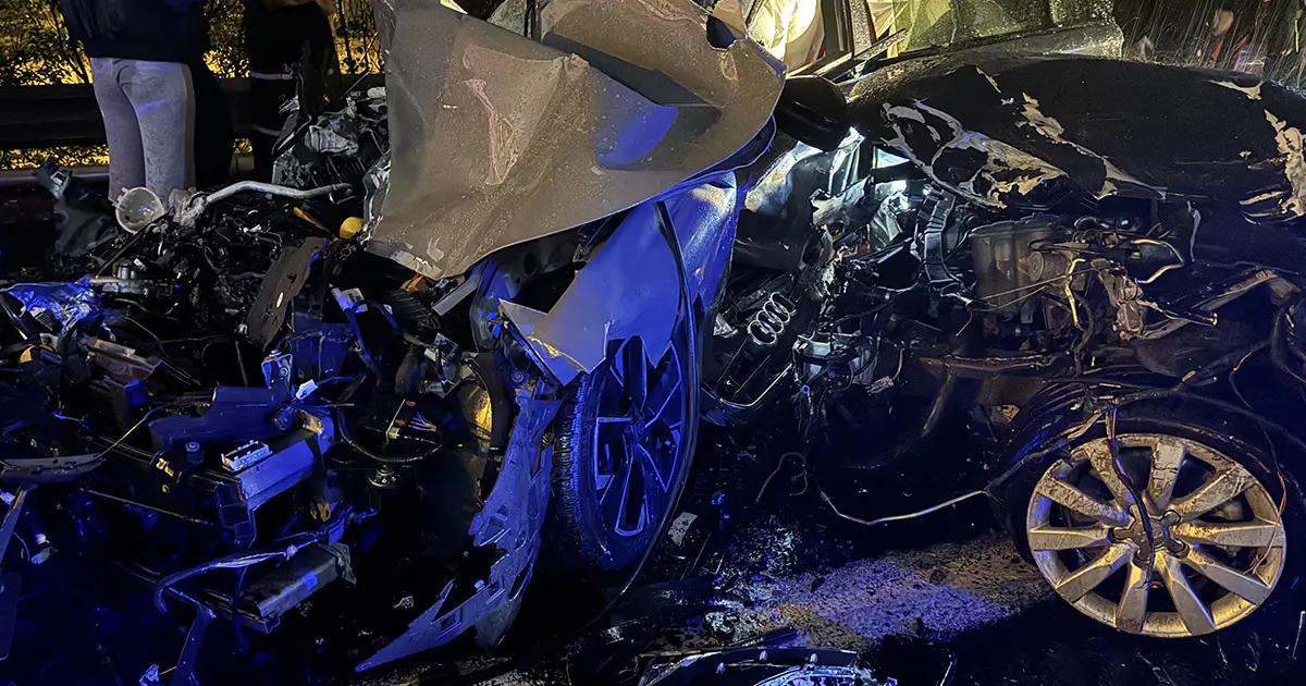 Ataşehir'de 5 araç birbirine girdi: 6 yaralı