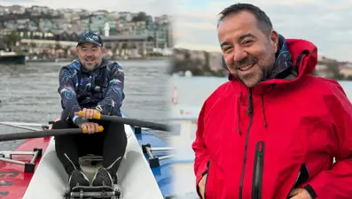 Ata Demirer'den Barış Manço Vapuru önünde poz