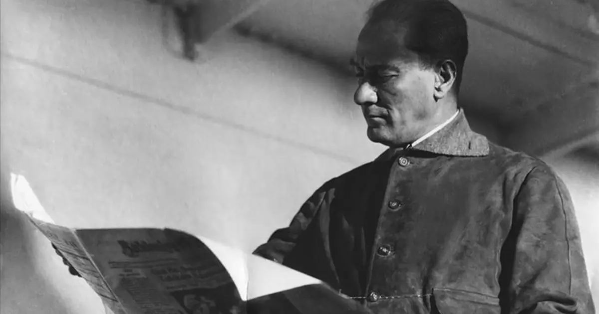 10 Kasım mesajları: Ulu Önder Mustafa Kemal Atatürk 107. ölüm yıldönümünde anılıyor