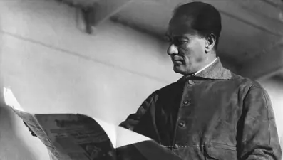 10 Kasım mesajları: Ulu Önder Mustafa Kemal Atatürk 87. ölüm yıldönümünde anılıyor