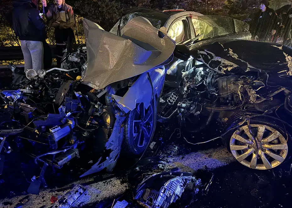 Ataşehir'de 5 araç birbirine girdi: 6 yaralı