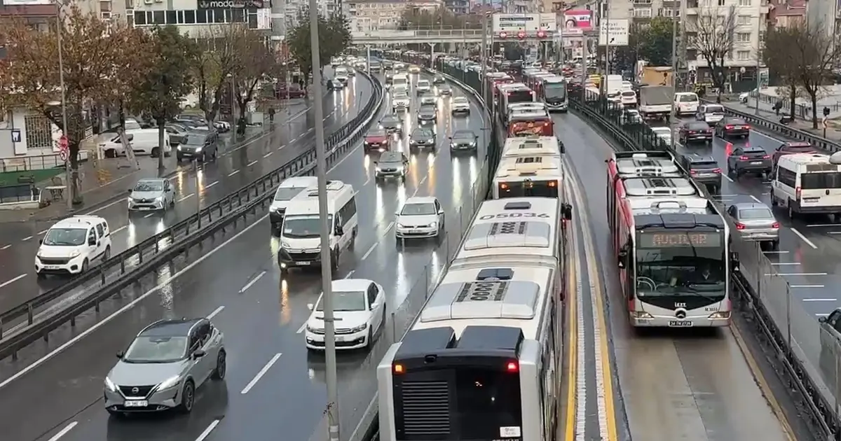 Avcılar'da metrobüs arızası yoğunluğa neden oldu