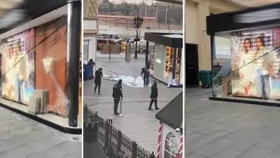 AVM'de kırılan cam çocukların üzerine düştü