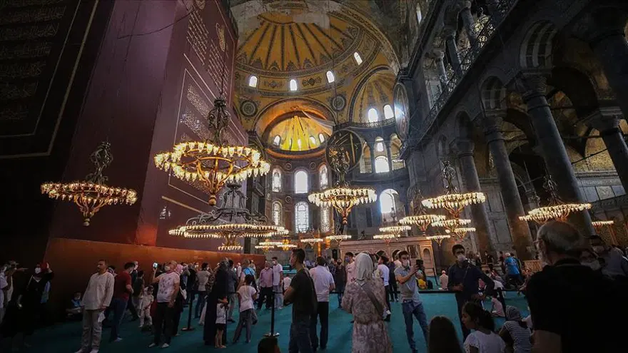 Ayasofya'da iki turist gözaltına alındı 1