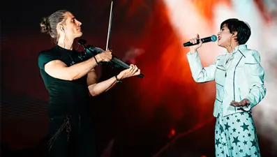 Şarkıcı Aydilge'den Antalya'da konser 