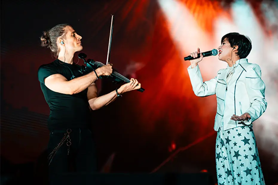 Şarkıcı Aydilge'den Antalya'da konser 