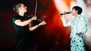 Şarkıcı Aydilge'den Antalya'da konser