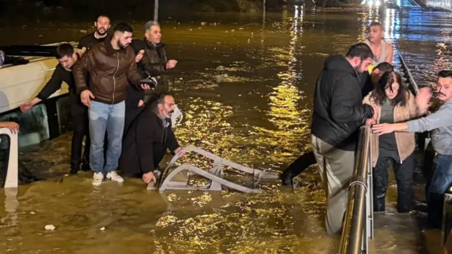 Sele kapılan minibüste can pazarı