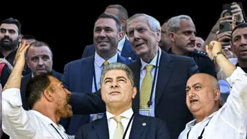 Fenerbahçe yeni başkanını seçiyor, oy verme işlemi başladı. Aziz Yıldırım mı Hakan Safi mi?