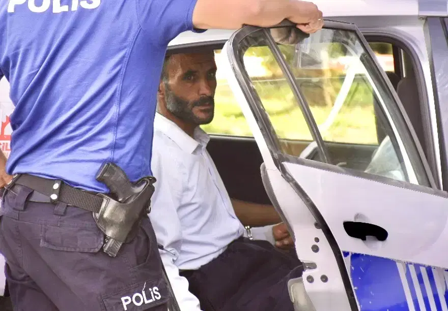NE OLMUŞTU?
3 NE OLMUŞTU?
3