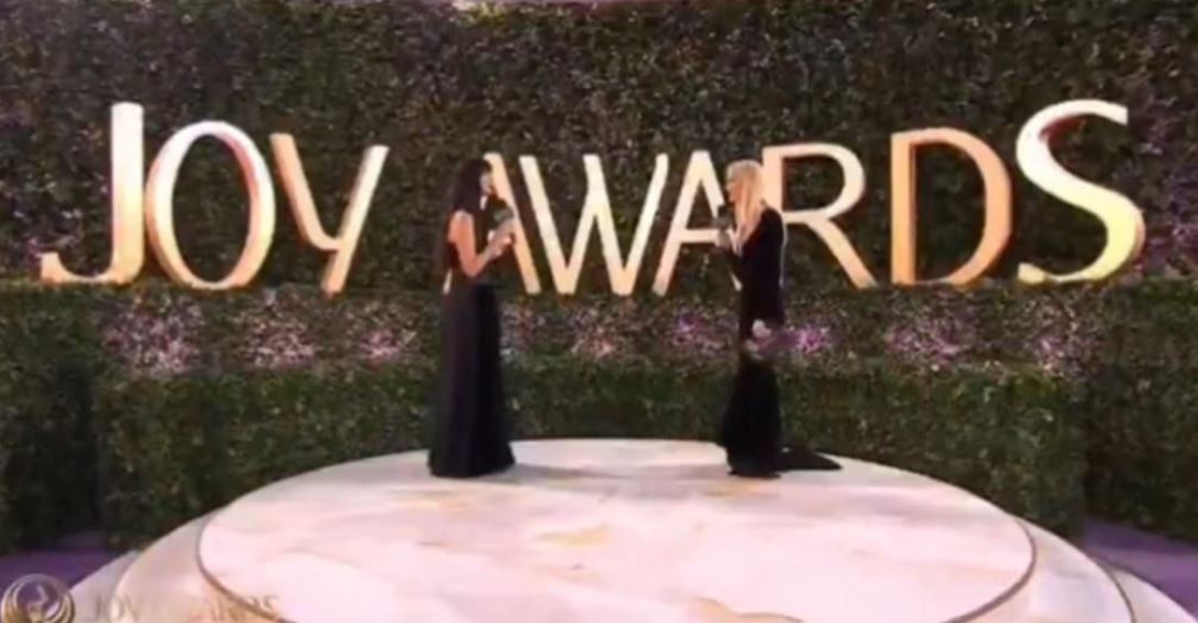 Tuba Büyüküstün ve sunucunun konuşması sosyal medyada gündem oldu