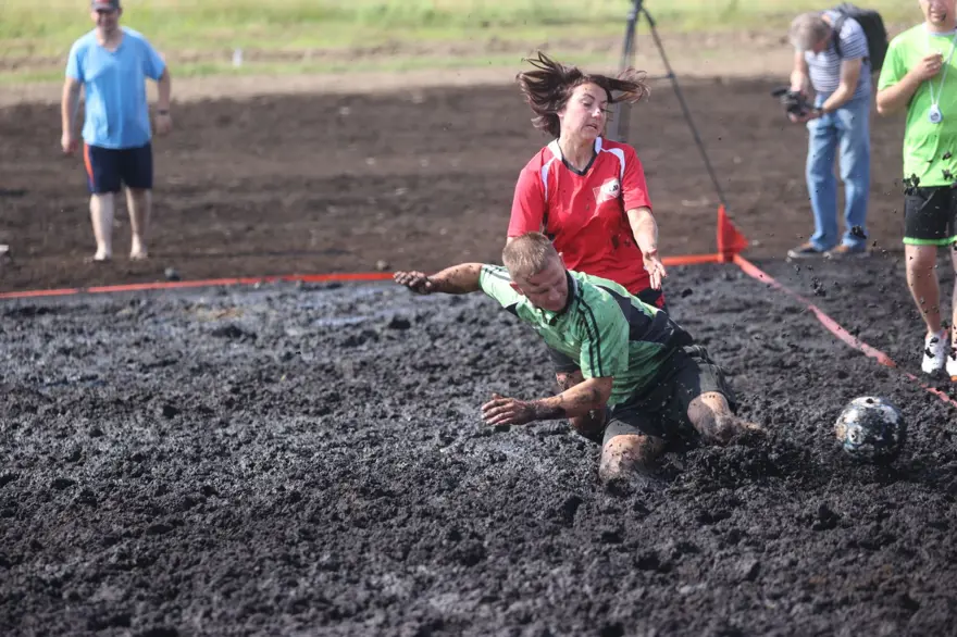 Beyaz Rusya'da bataklık futbol turnuvası 7