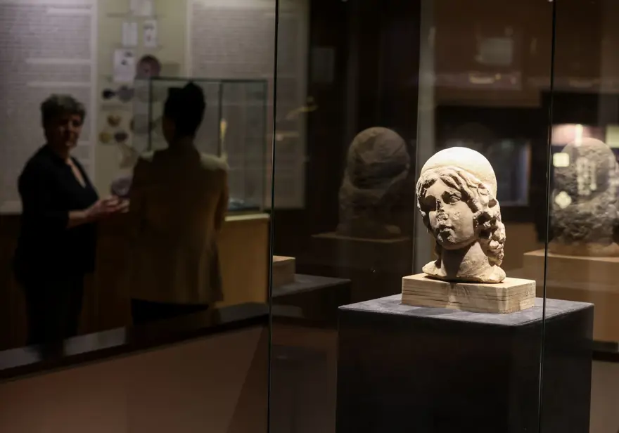 Apollon heykelleri ilk kez ziyaretçisiyle buluştu 7