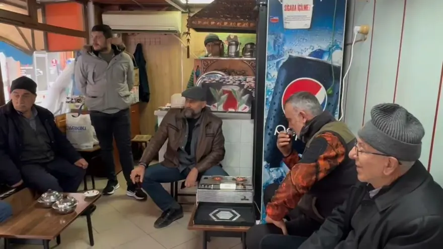 Ferdi Tayfur hayranı muhtar herkese ücretsiz Rize çayı dağıttı 1