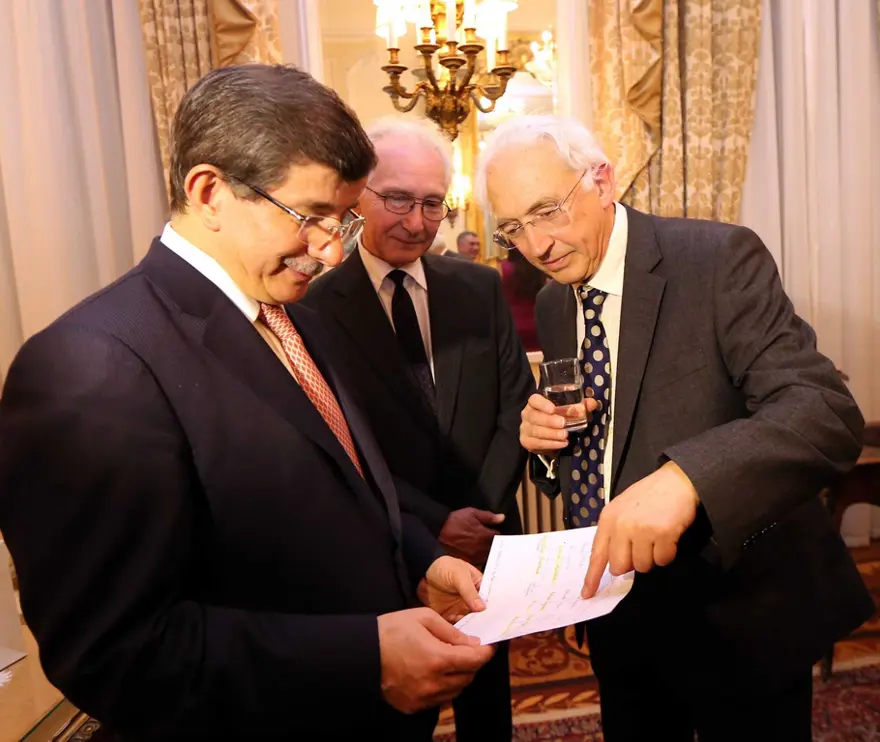 Davutoğlu, Osmanlı ailesiyle buluştu 2