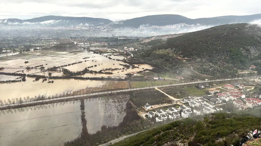 Muğla’da tarımarazileri su altında kaldı 4