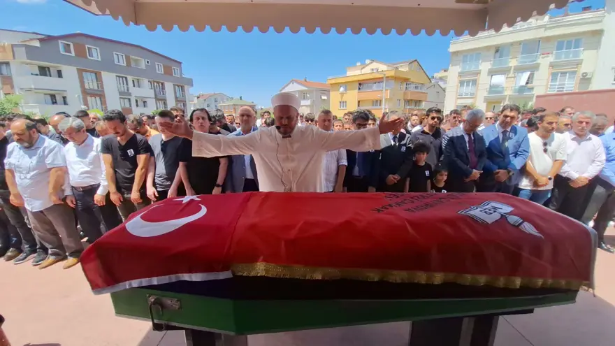 Öldürülen lise müdür yardımcısı son yolculuğuna uğurlandı 11 Öldürülen lise müdür yardımcısı son yolculuğuna uğurlandı 11