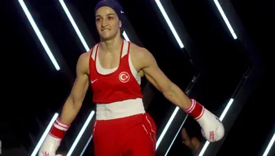 Buse Naz Çakıroğlu, Dünya Şampiyonası'nda finale yükseldi: Üst üste 3. kez başardı