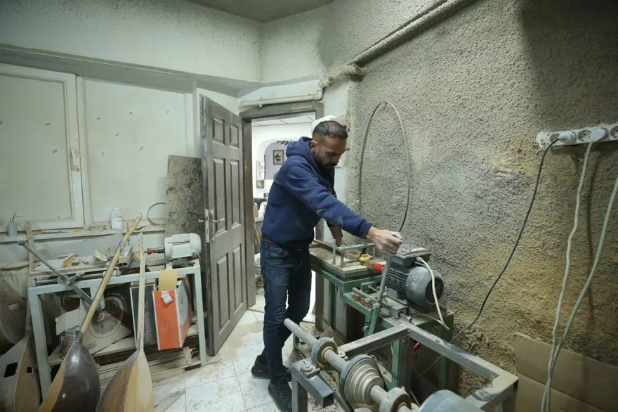 20 yıldır kendi atölyesinde üretiyor: Dut ağacından yapıyor; İngiltere, Almanya, Hollanda ve Kanada'ya gönderiyor 2