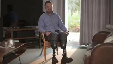 "En cesur cerrah" olarak ünlenmişti: Dolandırıcılık için bacaklarını kesmekle suçlanıyor